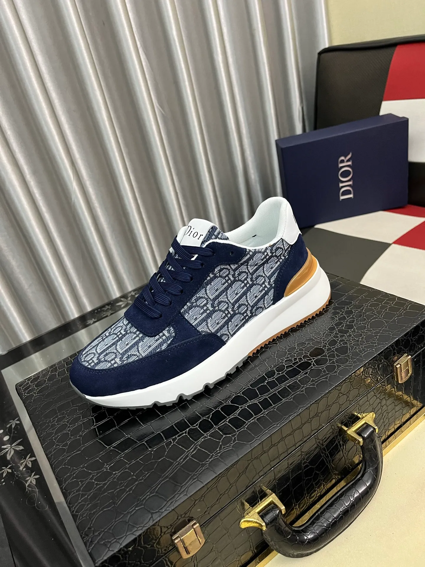 Men's shoes 💰438⌚️⌚️ [Dior] new casual shoes. Exclusive mold-making custom style, the fabric is imported from Italy, and the leather is breathable inside. Exclusively molded and customized outsole is wear-resistant. Counter-level version, perfect matching, on-shoe effect, and exquisite workmanship. Code number: 38-444️⃣Colors available